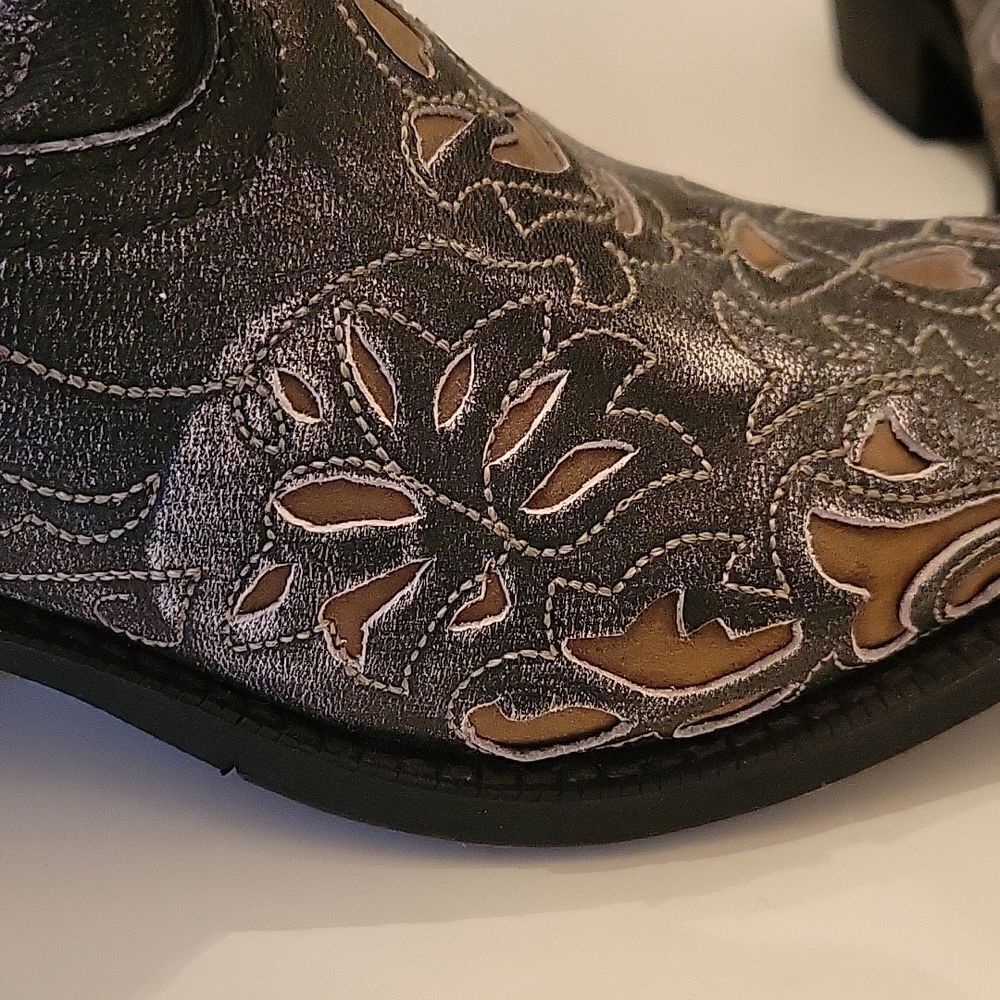 Laredo size 7 Square Toed Cowboy Boots - Picture 11 of 13